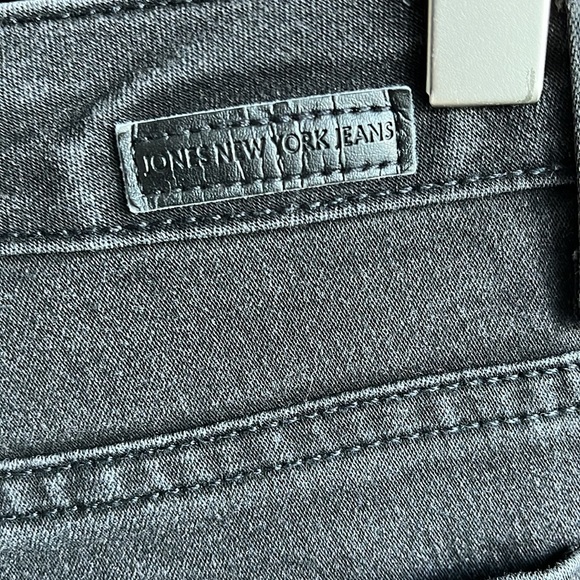 Jones New York Jeans / Park Avenue Curvy / Size 4 - Picture 6 of 14